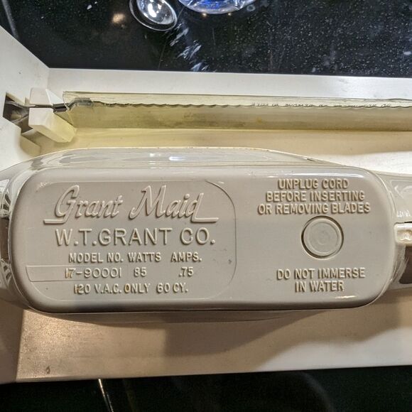 Vintage Grant Maid Electric Carving Knife W.T. Grant Co. 17-90001 w/ Case - Picture 2 of 5
